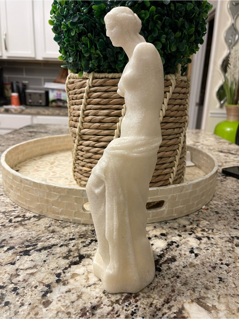 Venus Statue - Picture 2 of 3